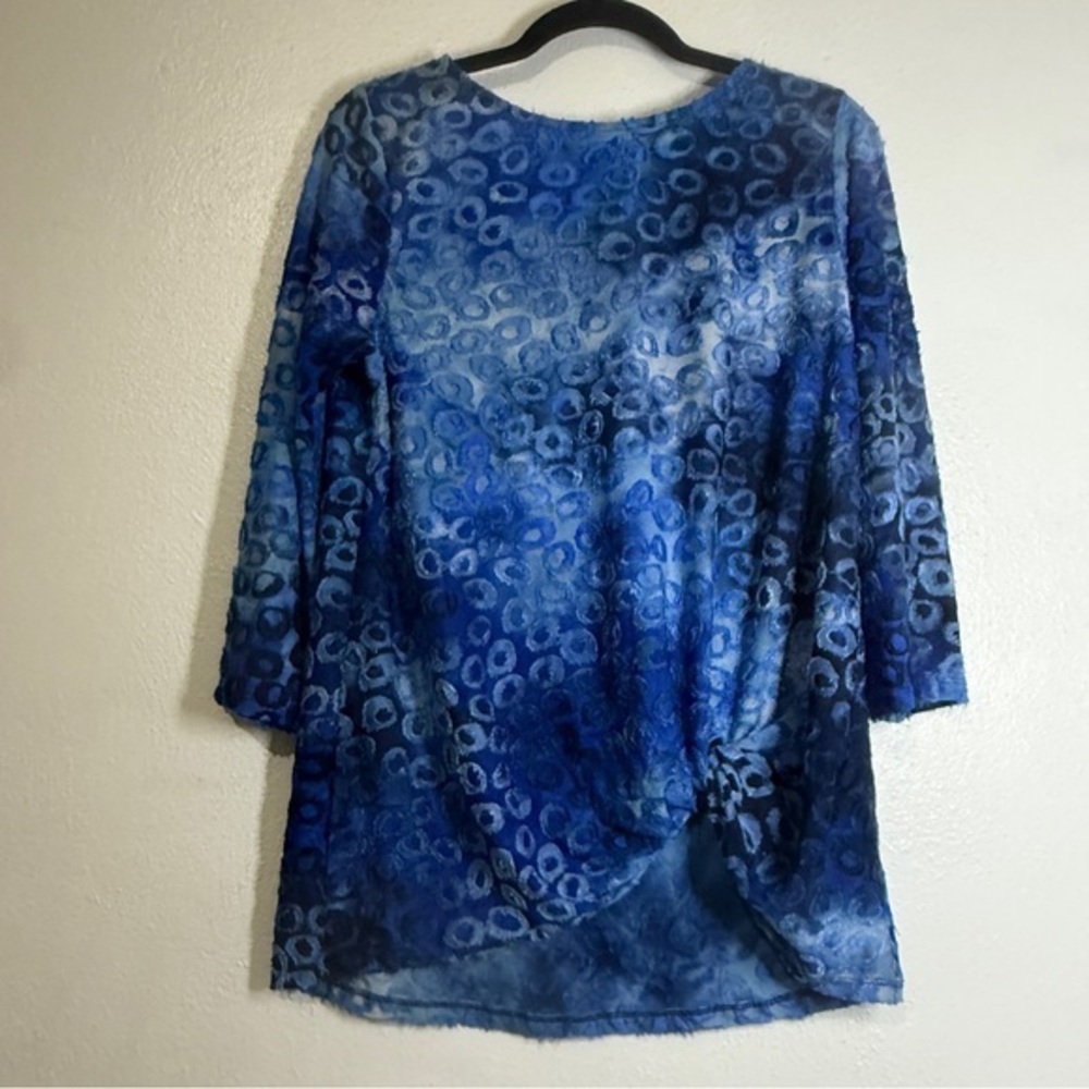 Ruby Rd. Textured, Blue Patterned Three Fourth Sleeved Top. Sz M.